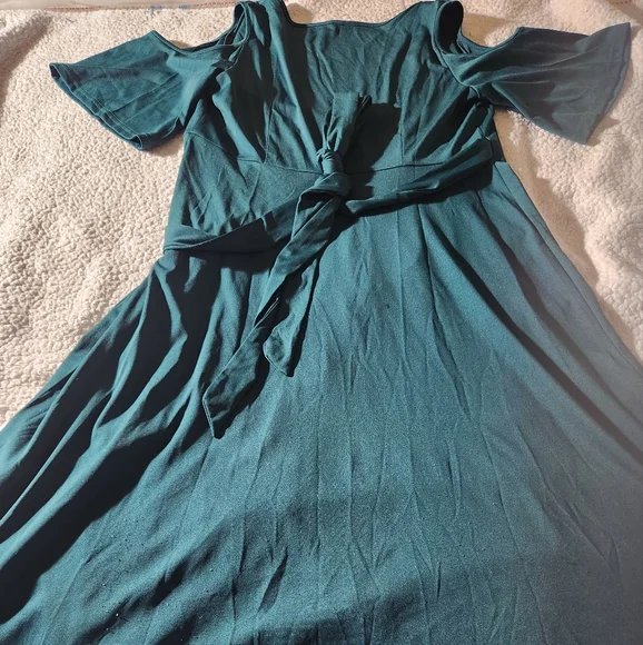 Unamed Wrap Dress with cold shoulder detailing Size 0XL in hunter green - Picture 10 of 11